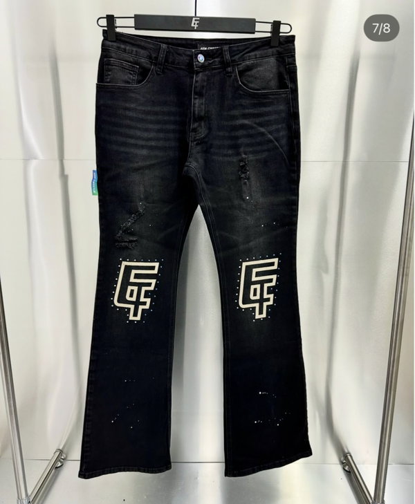 Woman low waist black