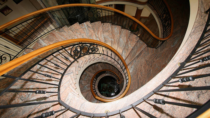 art-wall-website-winding-stairs-x-1000-standard-avit7o.jpg