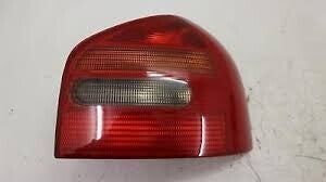 (Audi A3 8L):Rückleuchte Rechts (Beifahrerseite) HELLA (Teilenummer: 8L0 945 096)