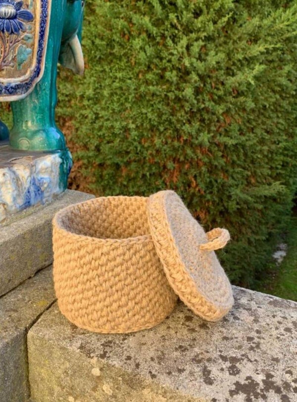Panier avec son couvercle en jute