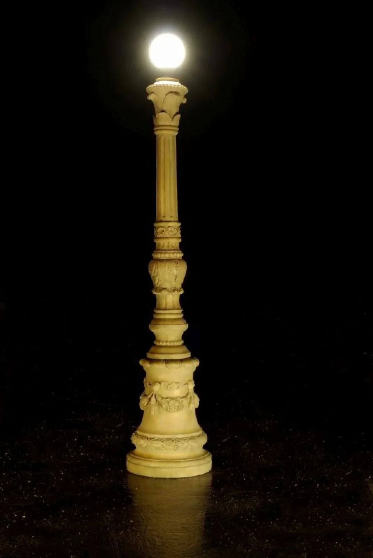 Grande lampe extérieure en pierre style classique – H 240 cm