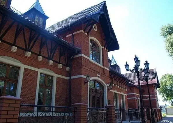 Très grand lampadaire extérieur en fonte à trois lanternes pour parc et promenade H 460 cm