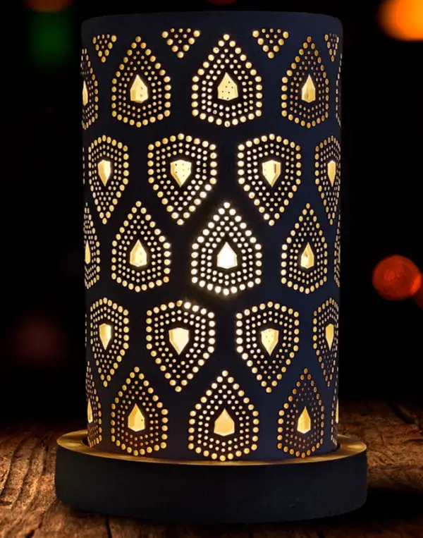Lampe en céramique avec ornement de bouclier H 26 cm.