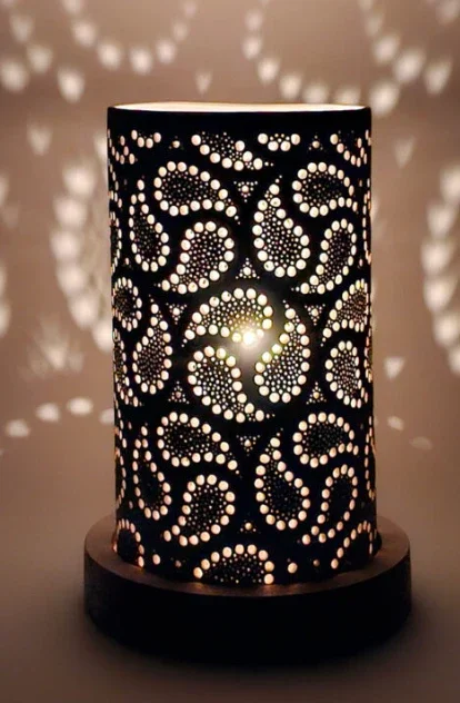 Lampe en céramique avec ornement végétal asymétrique H 24 cm