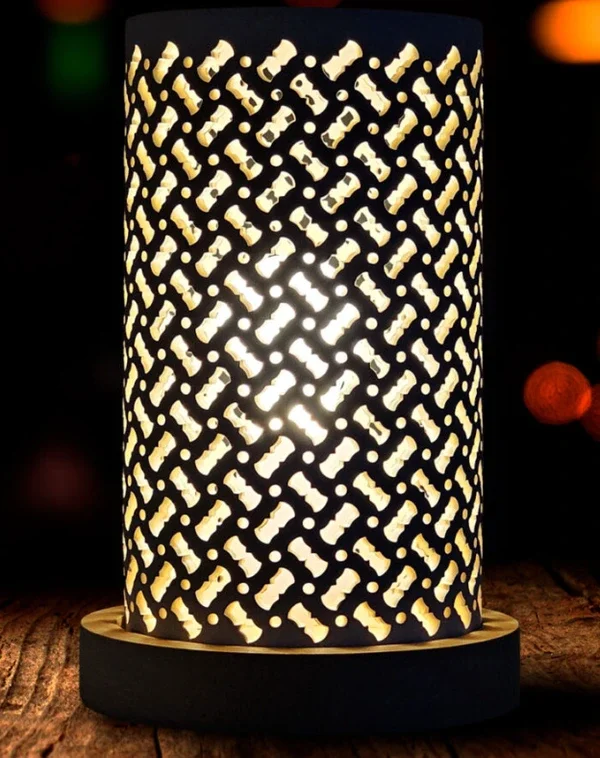 Lampe en céramique ajourée au style industriel – H 25,5 cm
