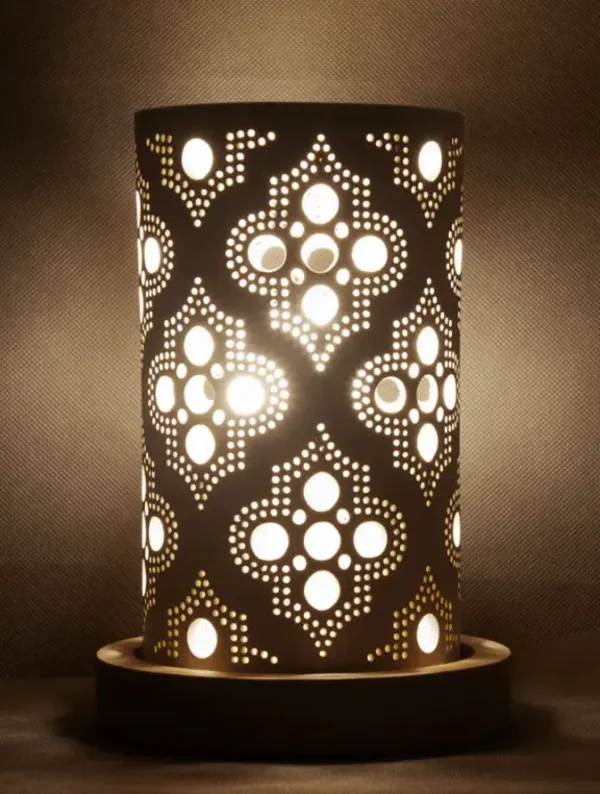 Lampe en céramique avec motif gothique à remplage 24 cm
