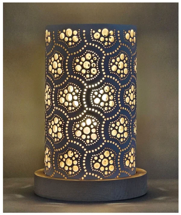 Lampe en céramique ajourée avec motifs lumineux 25 cm