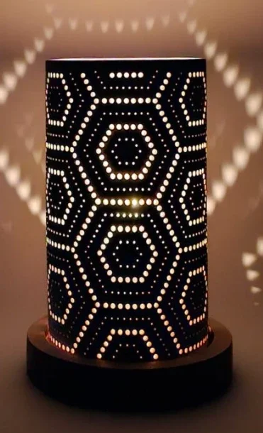 Lampe en céramique avec motif alvéolé H 26 cm