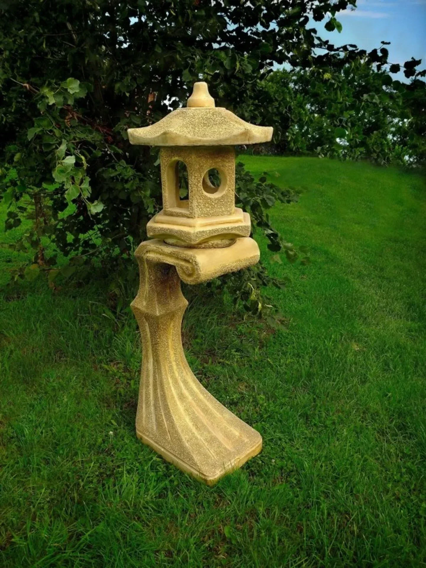 Lanterne japonaise de jardin avec socle courbé – H 135 cm