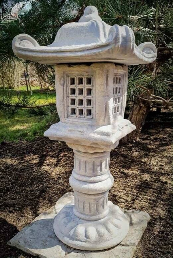 Lanterne de jardin style pagode 81 cm