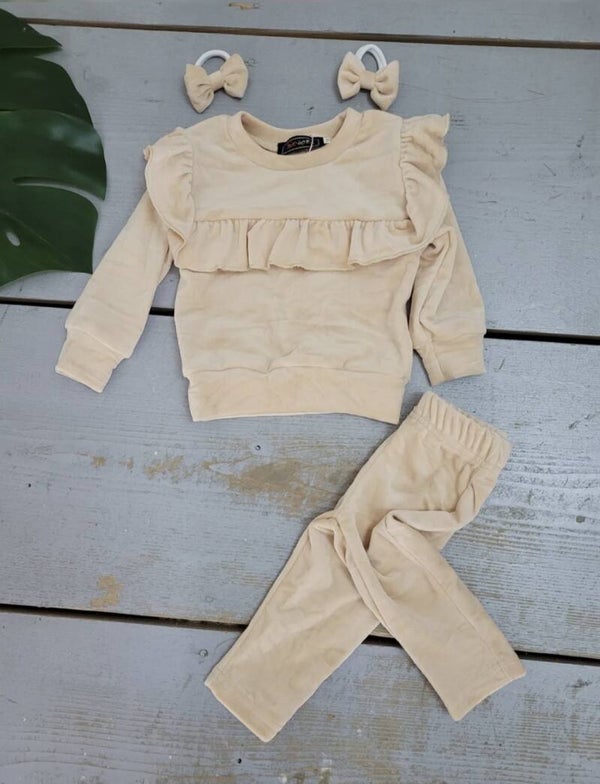 Velvet ruffle set beige