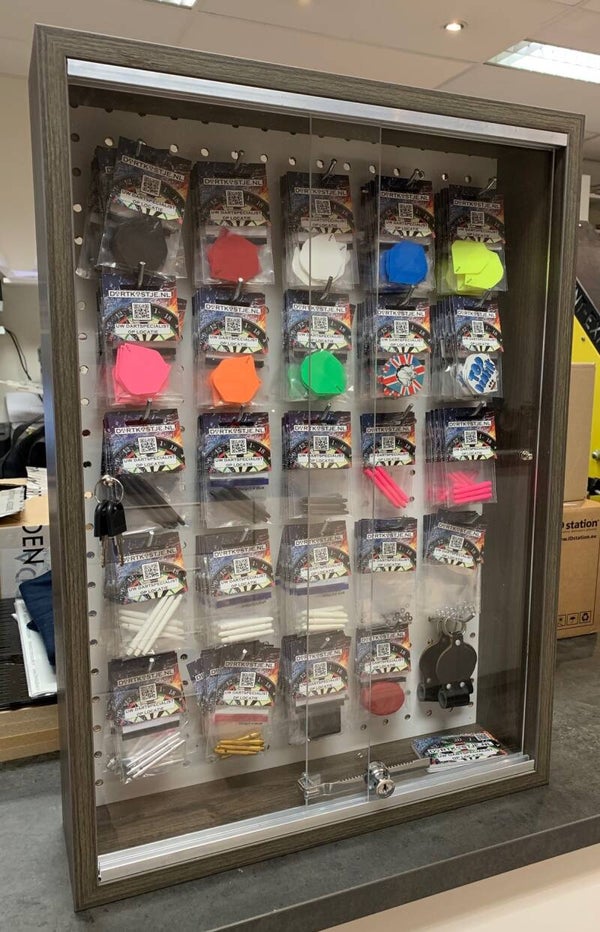 Gevuld dartkastje met accessoires