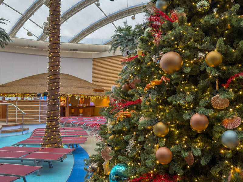 Weihnachtsdeko auf AIDAnova