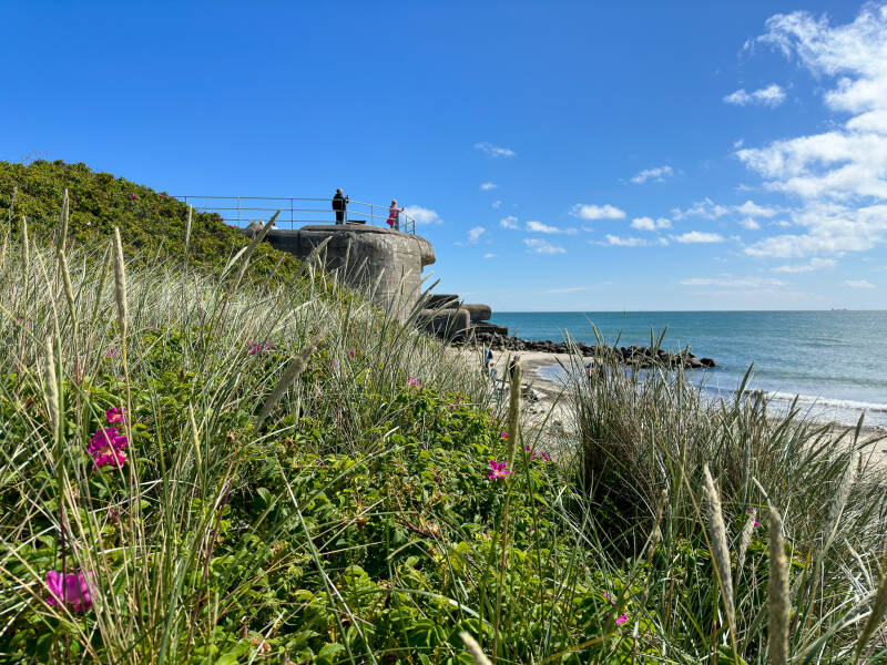 Strand mit Befestigungsanlagen 