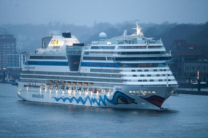 AIDAmar im Hamburger Hafen