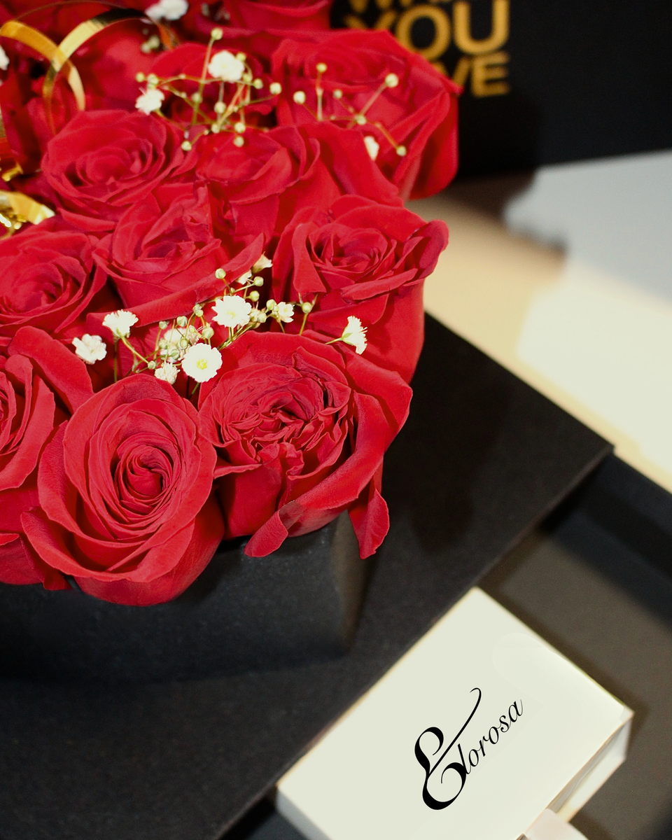 Luxury chocolate gift box Montreal — La Boîte Surprise premium chocolates Elorosa Repentigny, delivery Montreal Laval Quebec