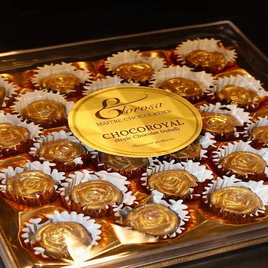 Dubai chocolate pistachio kataifi corporate gift box 24 — luxury chocolate gift Montreal Elorosa