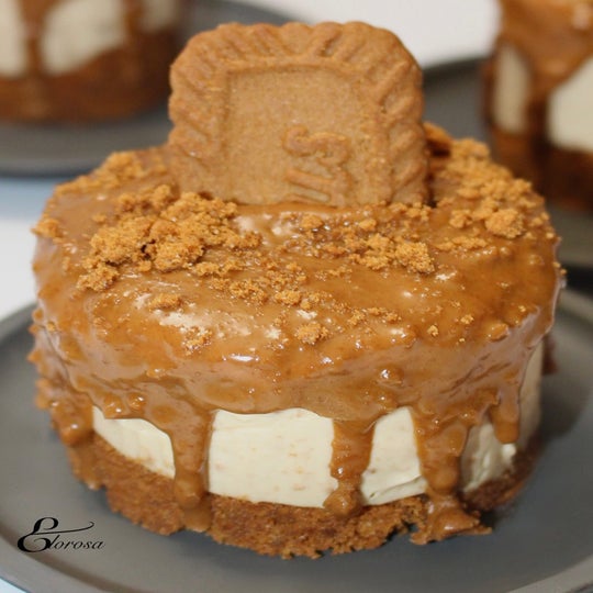 Lotus Biscoff pastry cake — luxury chocolate dessert Montreal Elorosa Repentigny