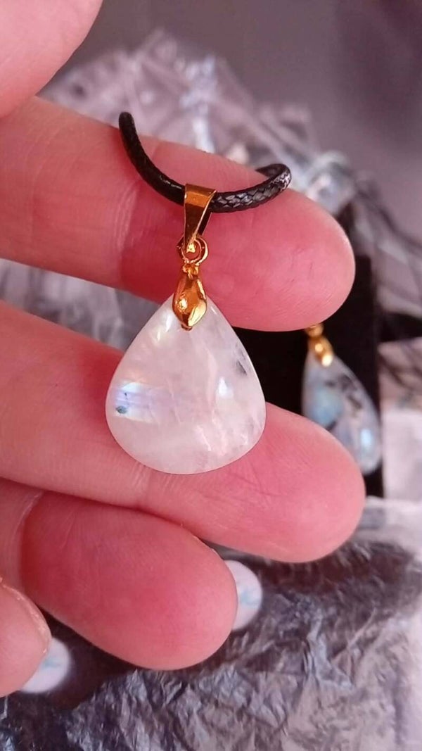 Petite goutte rainbow moonstone