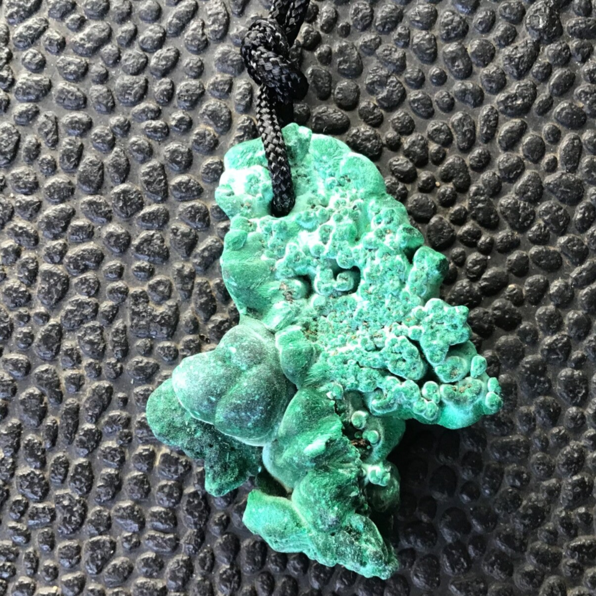 Pendentif malachite fibreuse