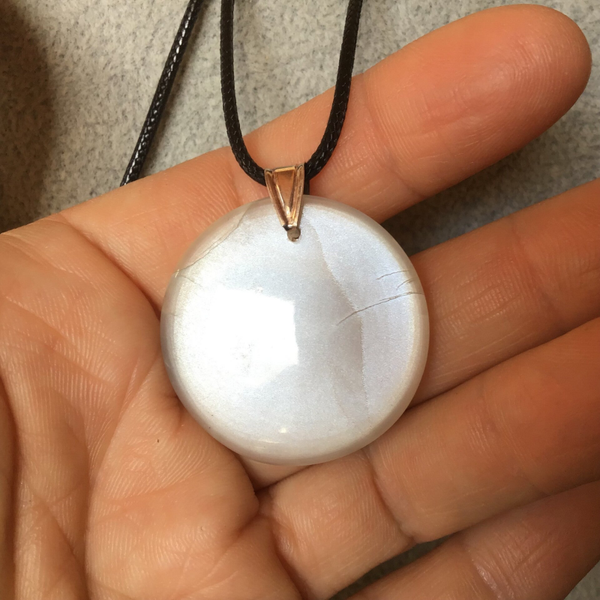 Pendentif pierre de lune rond