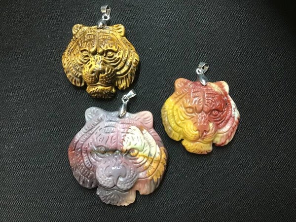 Pendentif tete de tigre en pierre naturelle - oeil de tigre ou mokaite