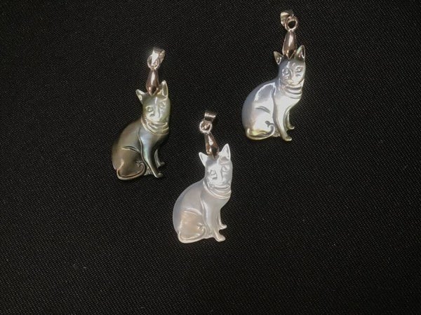 Pendentif chat en nacre