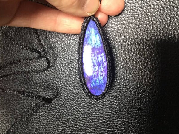 Pendentif labradorite violet électrique