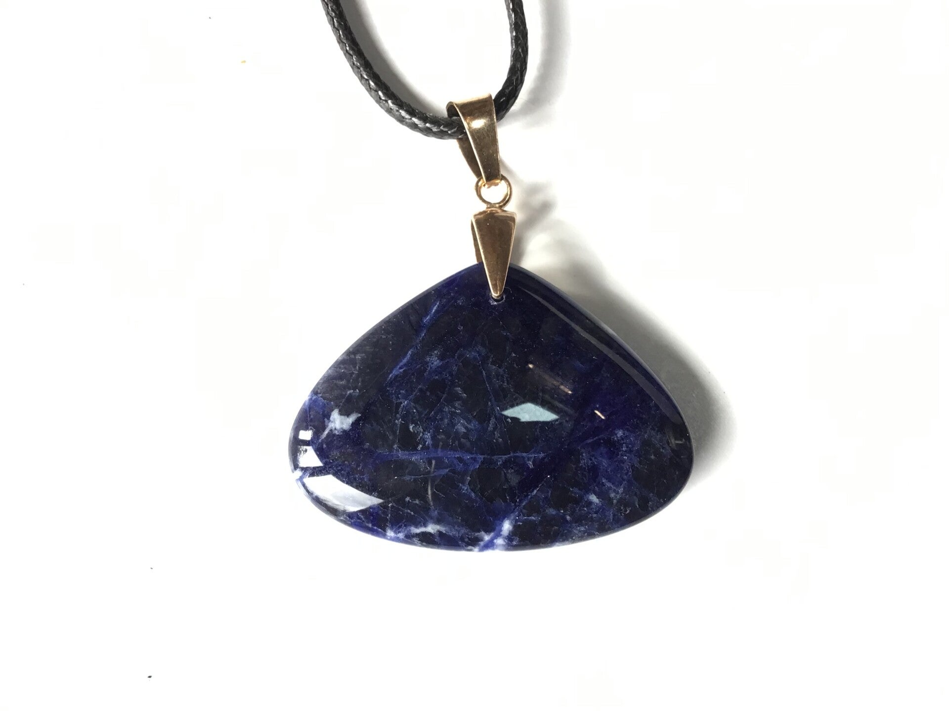 Pendentif sodalite taillée en France