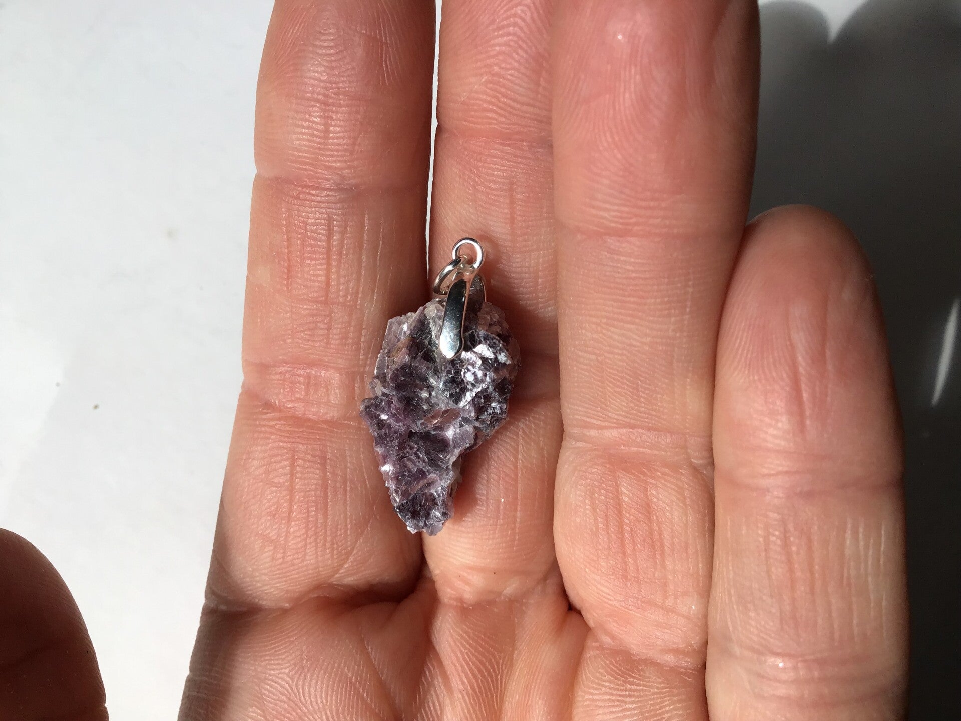 Pendentif lepidolite brut