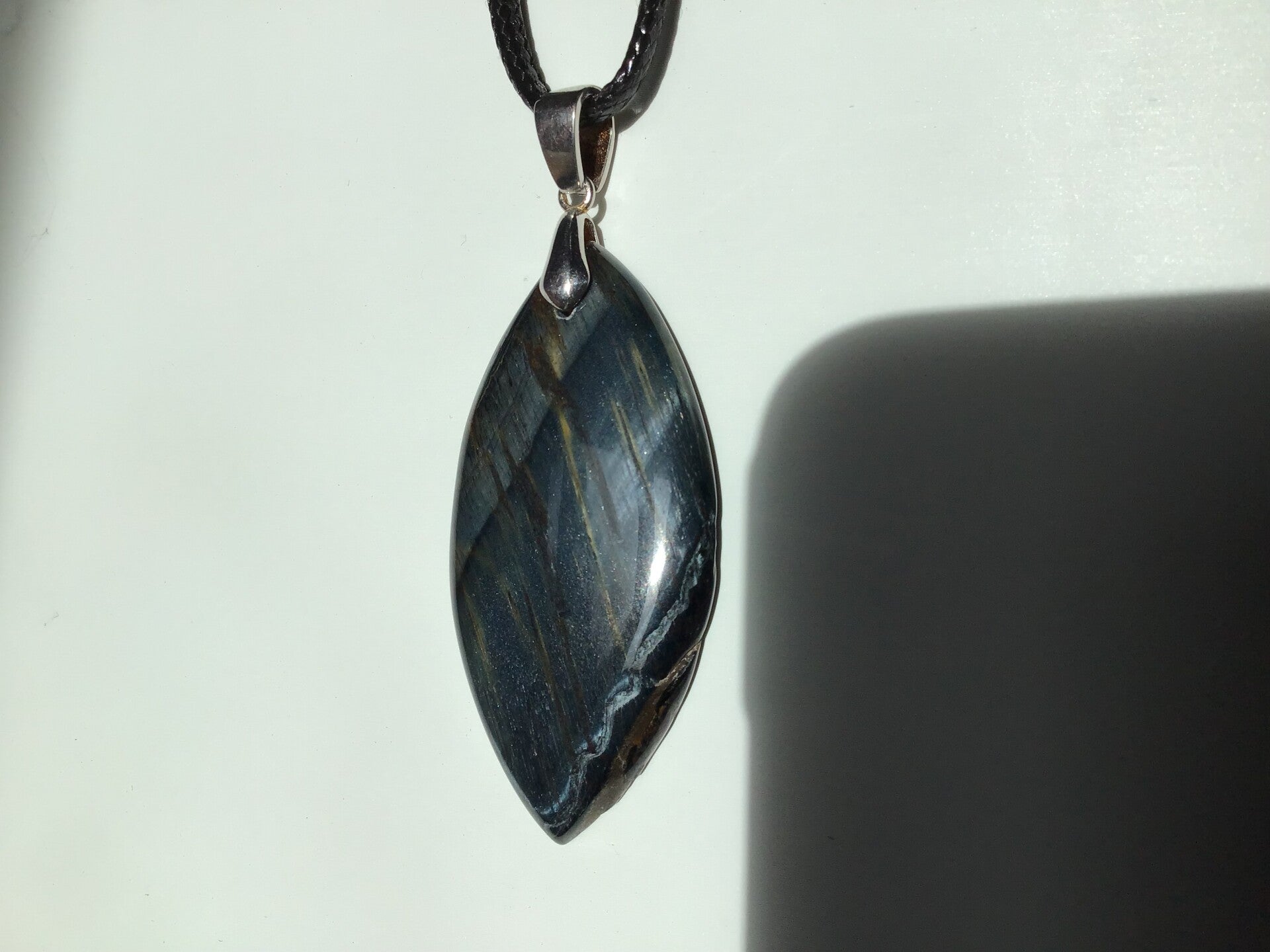 Pendentif oeil de faucon