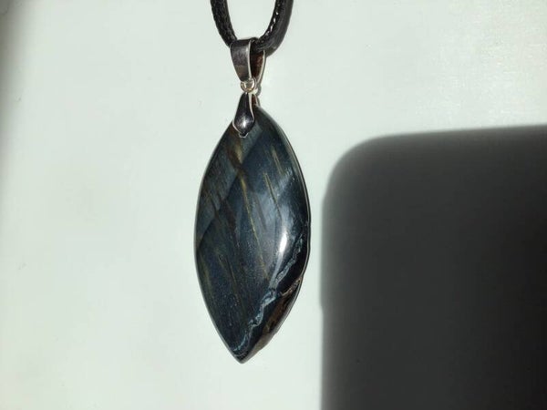 Pendentif oeil de faucon