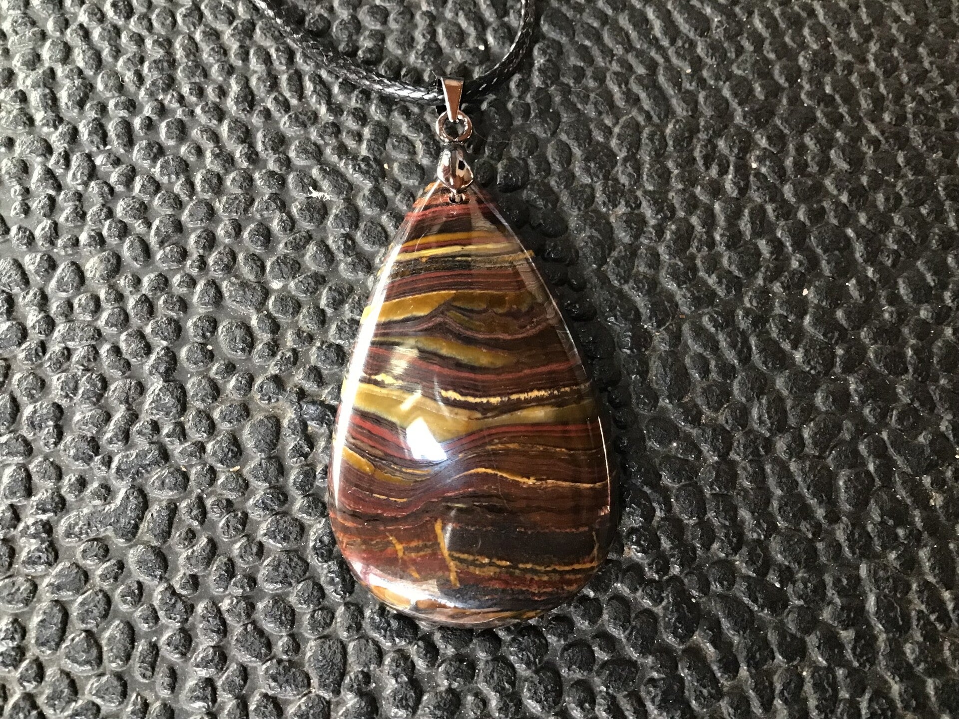 Pendentif oeil de fer goutte