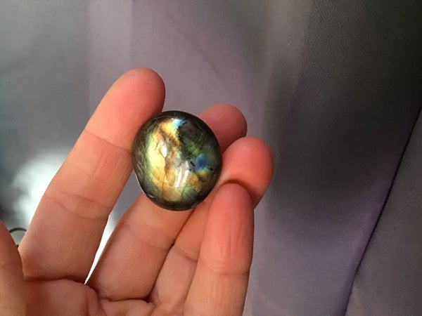 Labradorite galet jaune et bleu