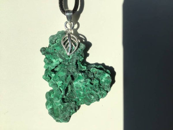 Pendentif malachite fibreuse brute