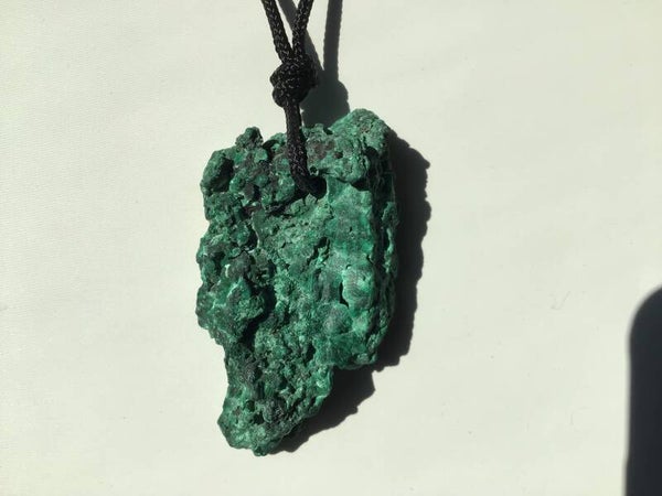 Pendentif malachite fibreuse brute