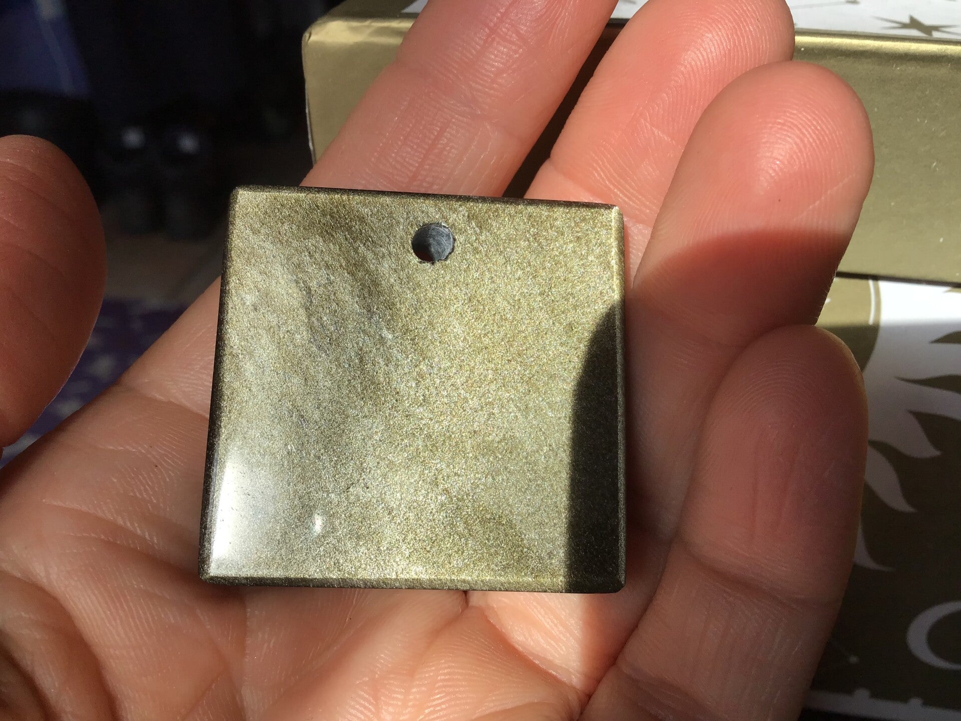 Obsidienne dorée percée carrée