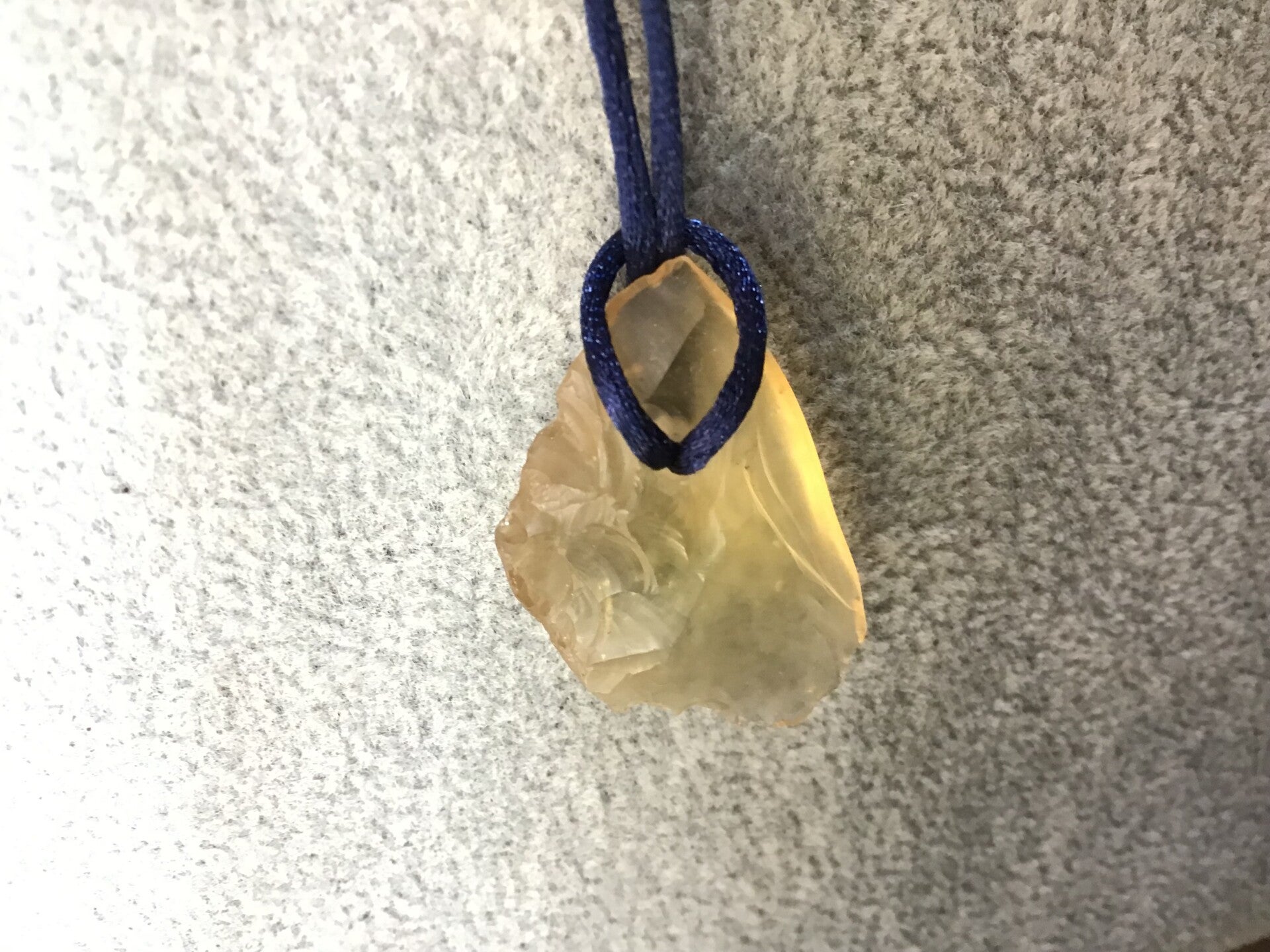 Pendentif verre libyque