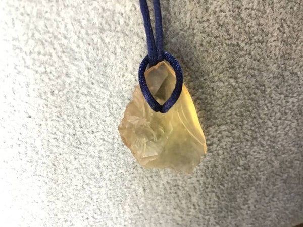 Pendentif verre libyque