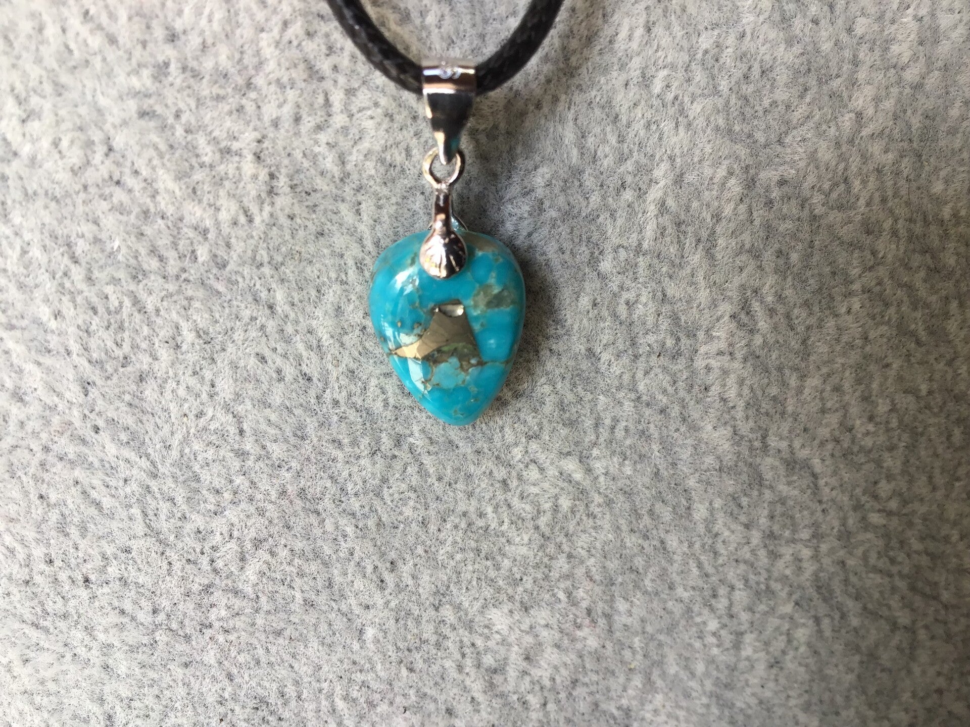 Pendentif turquoise avec pyrite