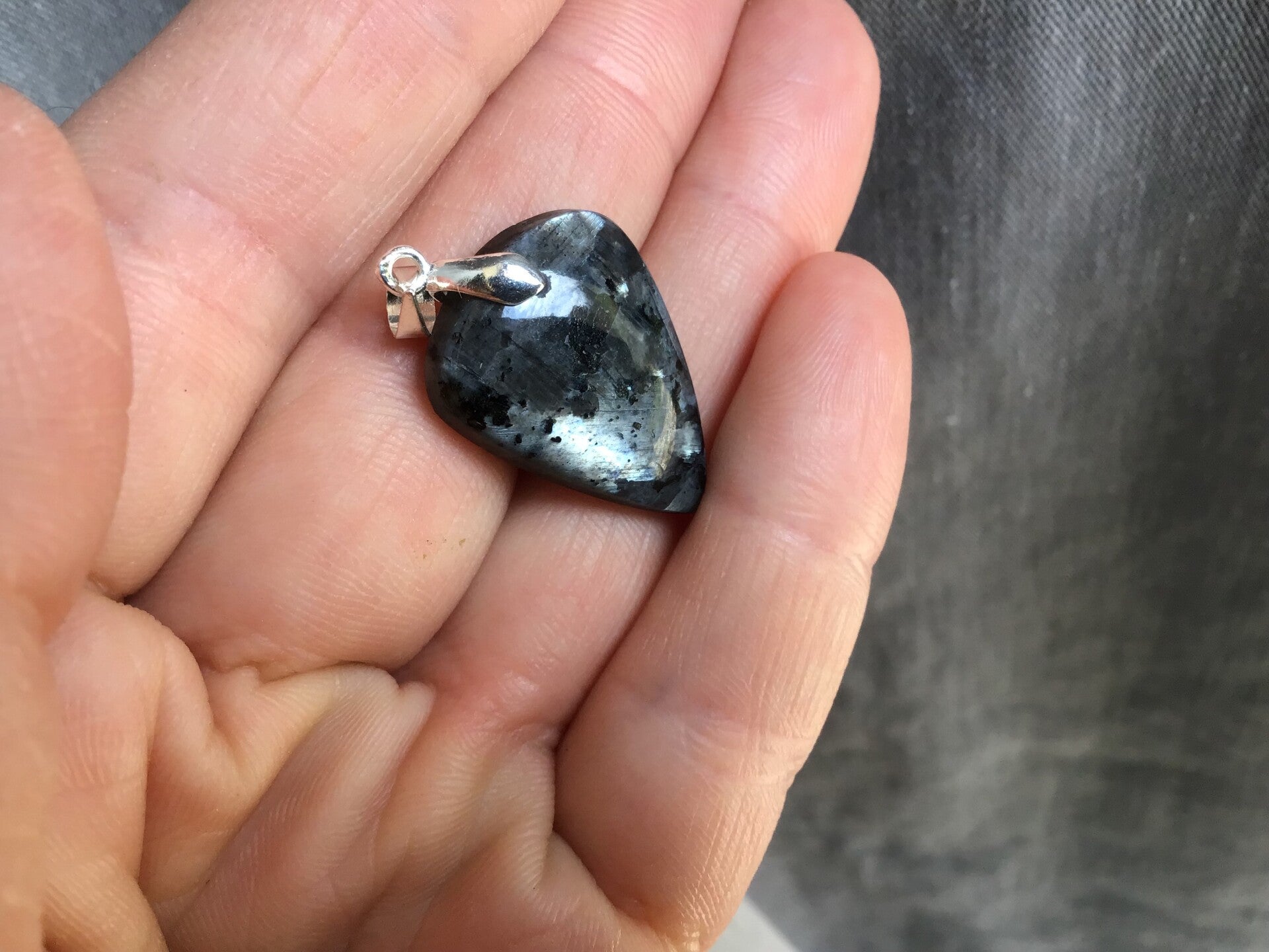 Pendentif larvikite