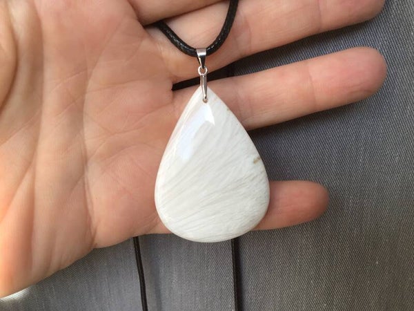 Pendentif scolecite blanche