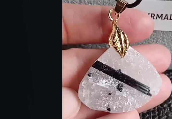 Pendentif tourmaline dans son quartz