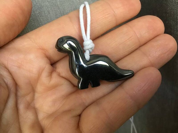 Pendentif dinosaure hématite
