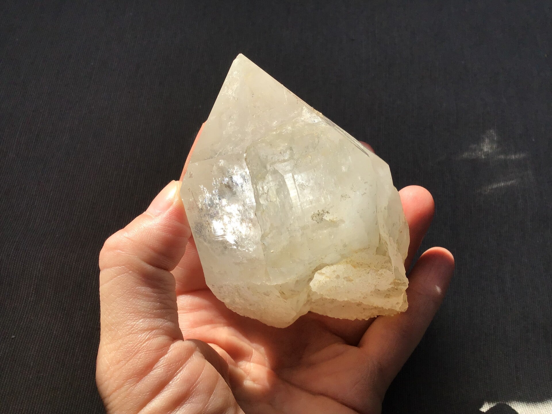 Grosse pointe de quartz brut – Cristal de roche naturel