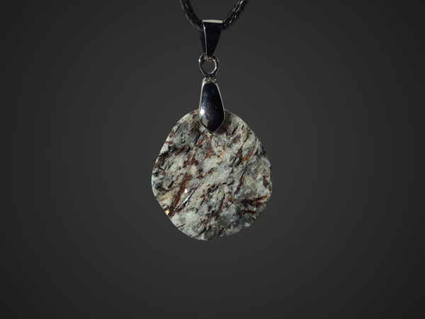 Pendentif astrophyllite brute