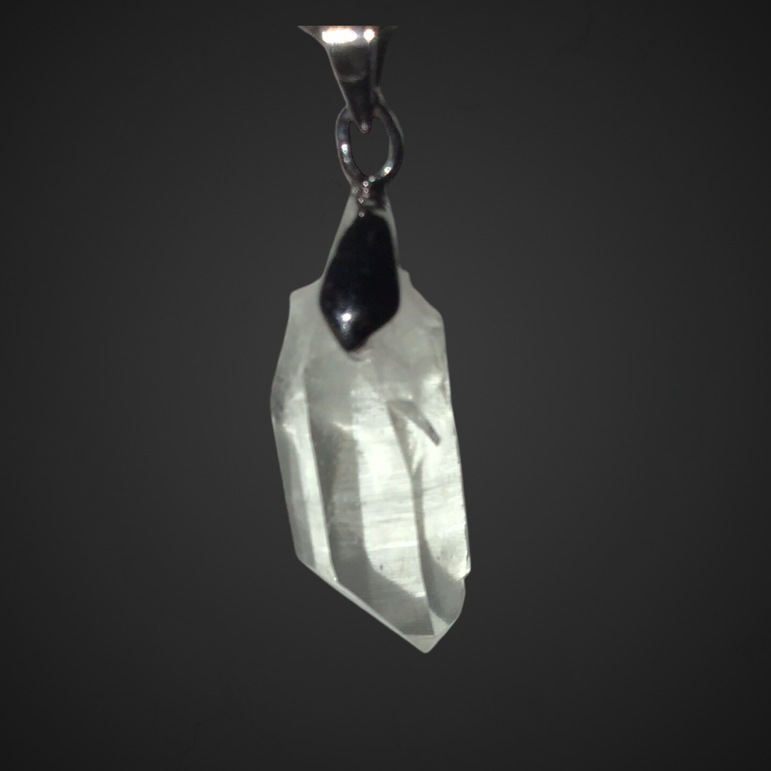 Pendentif pointe de cristal de roche