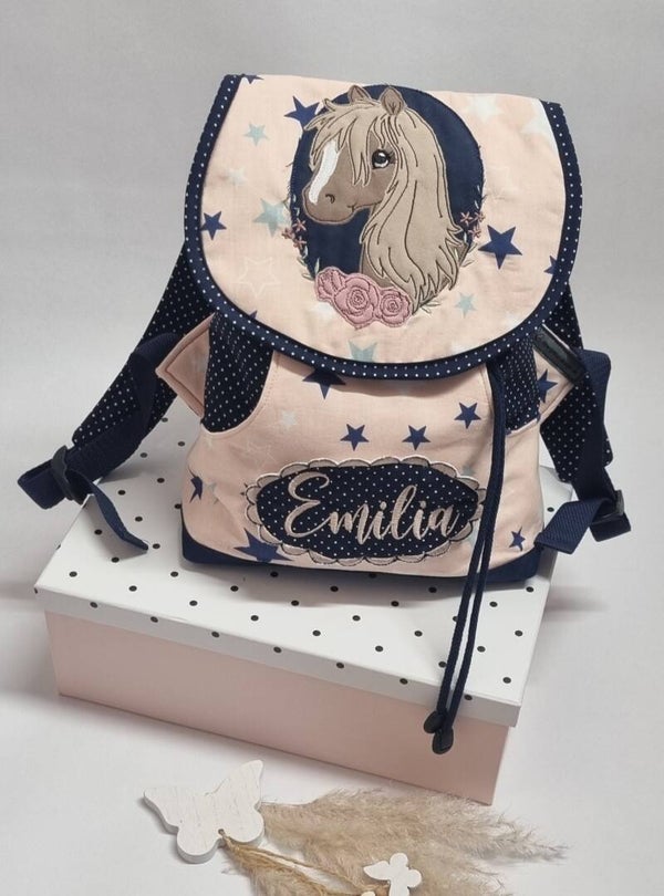 Personalisierter Kinderrucksack Pferd – handgemacht in Rosa & Dunkelblau mit Namen