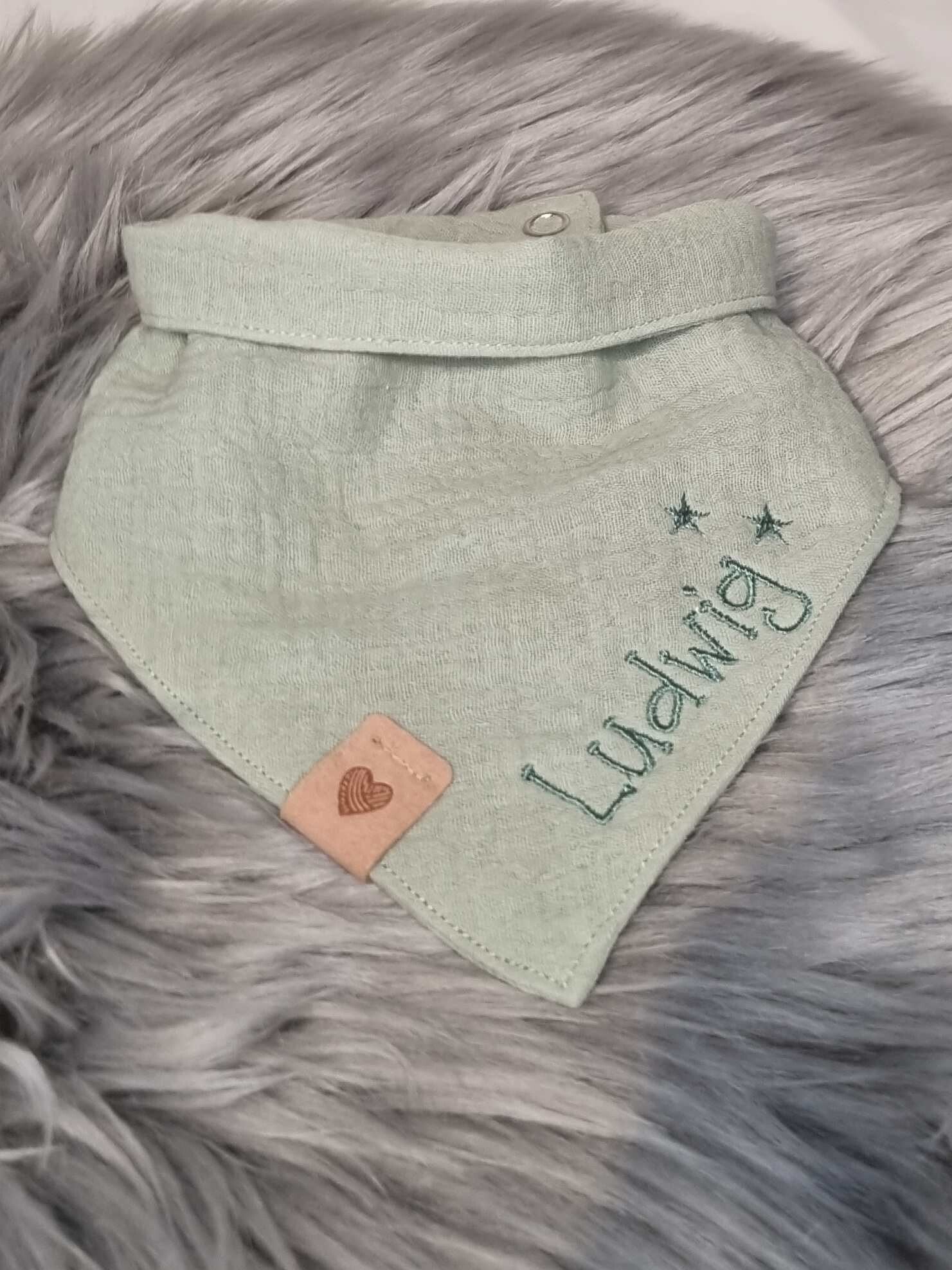 Musselin-Halstuch mit Namen – handmade Babyaccessoire