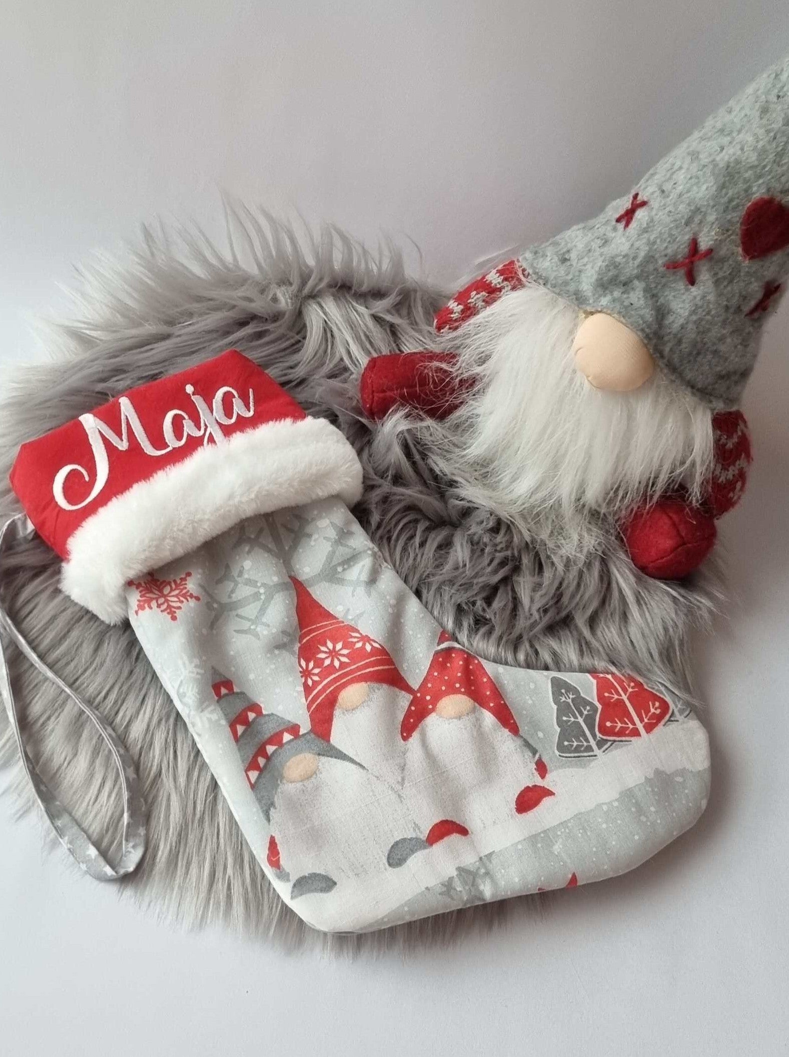 Nikolaussocken mit Namen bestickt – Weihnachtsgeschenk für Kinder